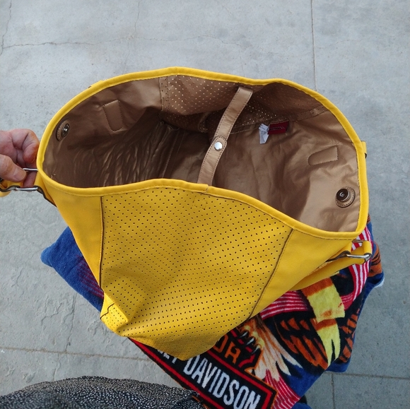 Beautiful Big Yellow Tote/Purse*Leather*XLNT* - Picture 3 of 4